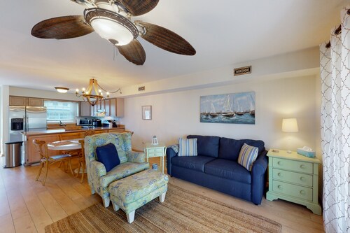 Townhome with central AC, washer/dryer, & pool access - close to beach