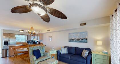 Townhome with central AC, washer/dryer, & pool access - close to beach