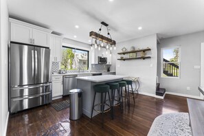 Private kitchen - Exclusive! Modern FarmHouse❖ + Pet-Friendly (Kunkletown)