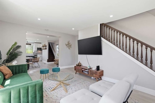 Exclusive! Modern FarmHouse❖ + Pet-Friendly