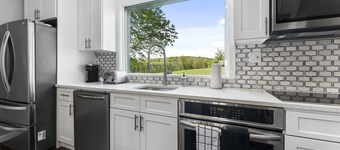 Exclusive! Modern FarmHouse❖ + Pet-Friendly