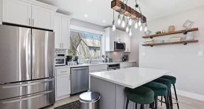 Exclusive! Modern FarmHouse❖ + Pet-Friendly