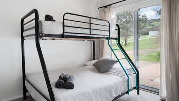 5 habitaciones, escritorio, tabla de planchar con plancha y wifi gratis