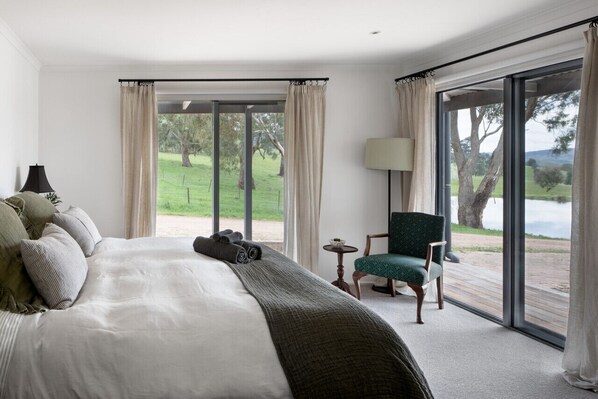 5 bedrooms, desk, iron/ironing board, free WiFi