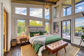 3 chambres, bureau, fer et planche à repasser, lit parapluie