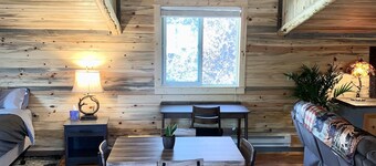 Blue Pine Guesthouse MT