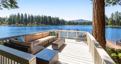 Lakefront cottage with docks, kayak, deck, firepit & beachfront, drive to skiing