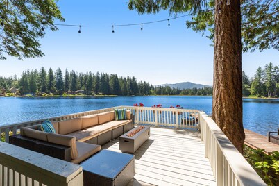 Lakefront cottage with docks, kayak, deck, firepit & beachfront, drive to skiing