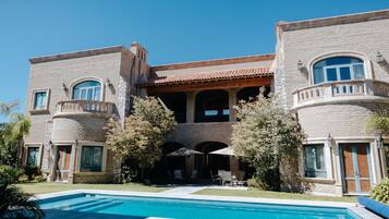 Outdoor pool, pool umbrellas