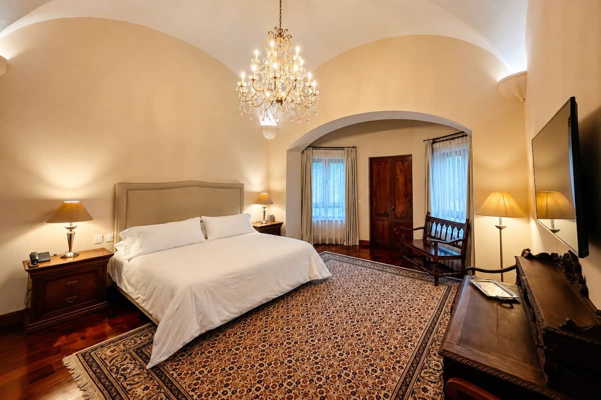 Luxury Room | Free WiFi, bed sheets