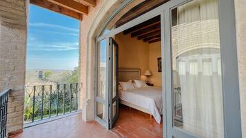 Standard Room | Free WiFi, bed sheets