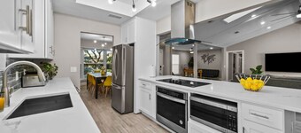 Family Friendly, Heated Pool Spa, 2 King Beds, Grill, Cornhole, Foosball, Games