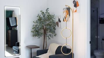 3 bedrooms, in-room safe, desk, iron/ironing board