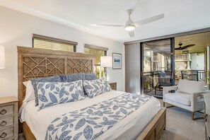 2 bedrooms, iron/ironing board, internet, bed sheets - 2nd-floor condo with private beach access, lanai, and access to heated pool (Bonita Springs)