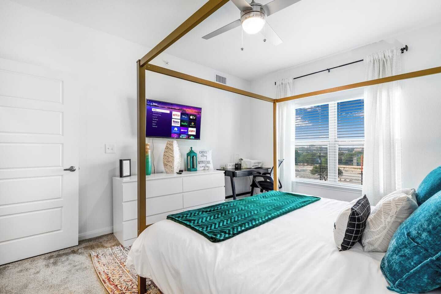 2 chambres, coffres-forts dans les chambres, bureau