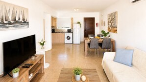 Apartment (1 Bedroom) | Interior - Narcissos 'Nissi Beach' apartment C16 (Ayia Napa)