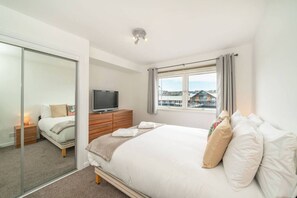 Desk, iron/ironing board, free WiFi, bed sheets