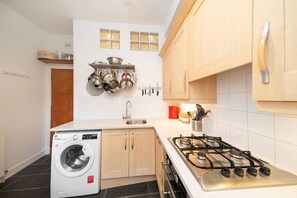 冰箱、烤箱、炉灶、电热水壶