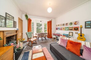 TV - The Palais - Retro Style (Dundee)