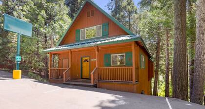 Aspen- Spacious River Front, family cabin