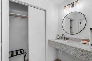 Premium Room, 1 King Bed | Bathroom | Designer toiletries, hair dryer, towels, soap