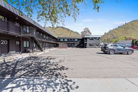 Front of property. Cashmere Inn