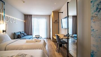 Studiosuite – junior | Minibar, safe på rommet, skrivebord for bærbar PC og blendingsgardiner