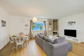 Living area - Casa Francesca Garden And View (Castelveccana)