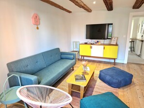 50-inch Smart TV with cable channels, TV, Netflix