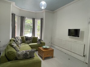 Living area - A Spacious house near Manchester City Centre (Manchester)
