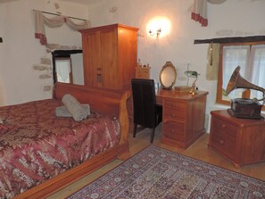 4 bedrooms, WiFi, bed sheets