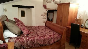 4 bedrooms, WiFi, bed sheets