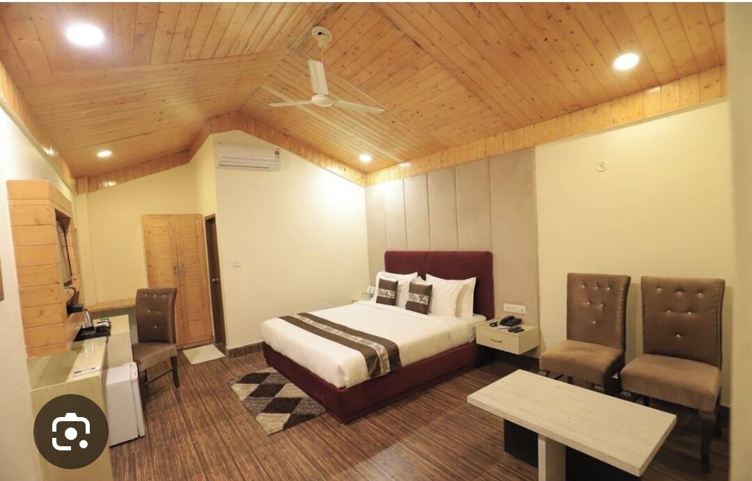 In-room safe, individually furnished, desk, laptop workspace
