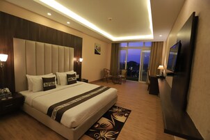 Village Room | In-room safe, individually furnished, desk, laptop workspace