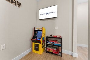 Game room - Near Silver Dollar City with Private Hot Tub, Game Area, Community Indoor Pool & Free Daily Tickets (Branson)