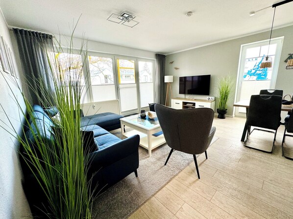 Smart TV, books, stereo - PIRATENNEST Baabe - Family-friendly apartment with balcony only 350 meters to the beach (Baabe)