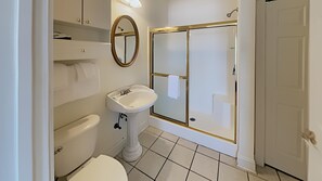 Baignoire, séchoir à cheveux
