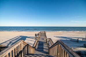 On the beach - Done Diggin An Oceanfront Oasis (Pawleys Island)