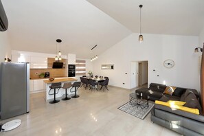 Smart TV - Villa in Starigrad with heated pool (Starigrad Paklenica)