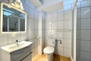 Shower - Belvilla by OYO Luxury Tropicana Club (Roquetas de Mar)