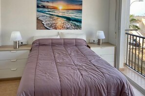 3 bedrooms, free WiFi - Belvilla by OYO Luxury Tropicana Club (Roquetas de Mar)