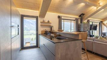 Kühlschrank, Mikrowelle, Ofen, Geschirrspüler