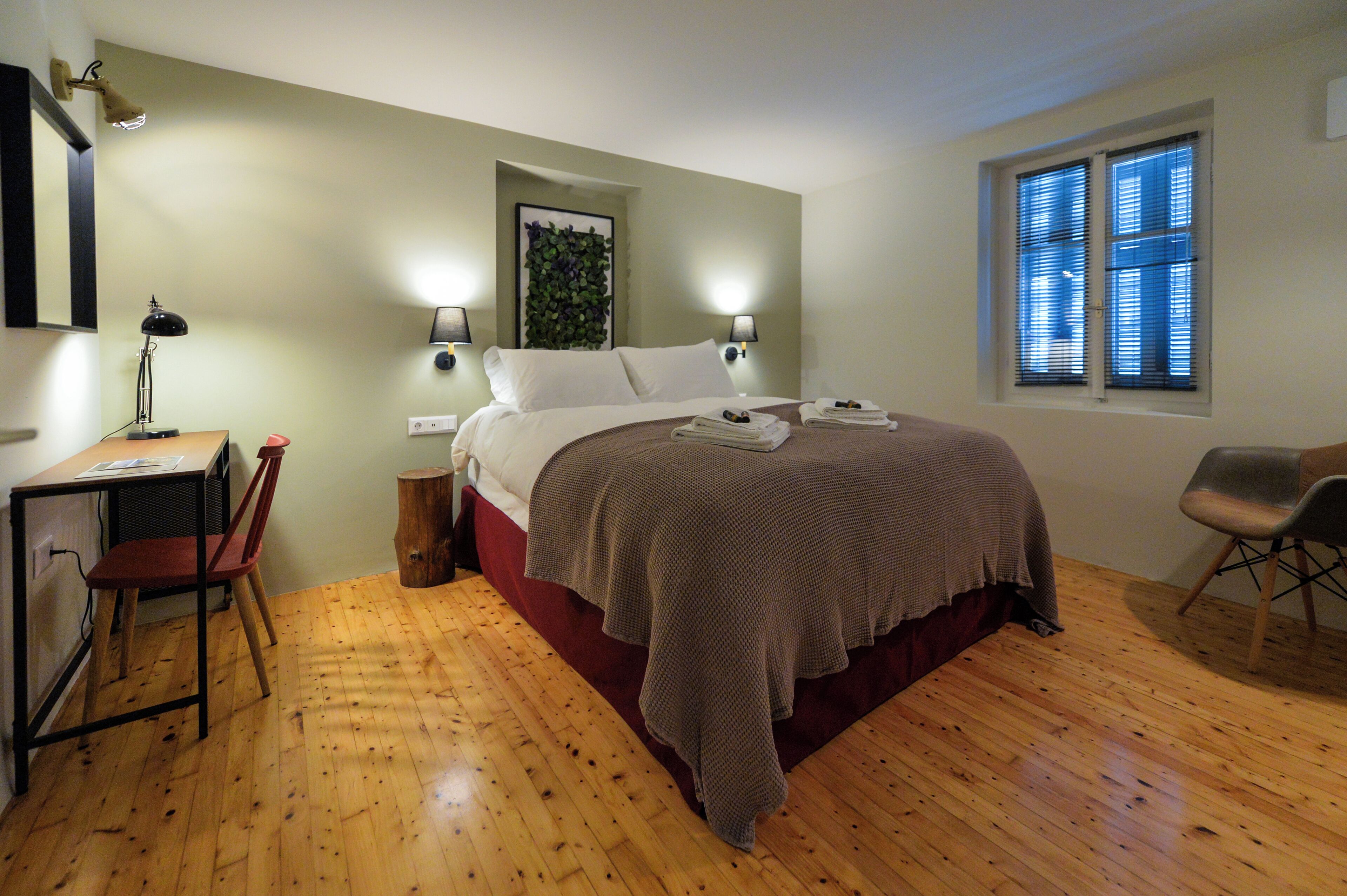 3 camere, una scrivania, ferro/asse da stiro, culla da viaggio