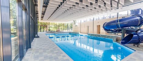 Indendørs pool