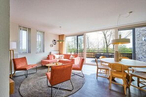 Smart TV - Spacious penthouse near wellness (Maastricht)