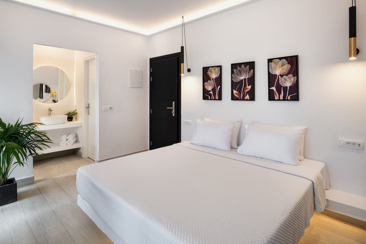Deluxe Suite, Private Pool | 1 bedroom, premium bedding, in-room safe, soundproofing
