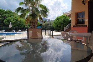 Outdoor dining - Belvilla by OYO Cozy holiday home in Murcia (Moratalla)