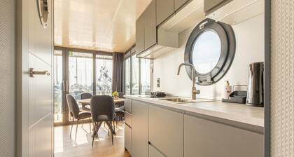 Houseboat in Volendam Marina