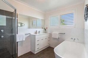 Shower, hair dryer, towels - Sea Haven - Lennox Head (Lennox Head)