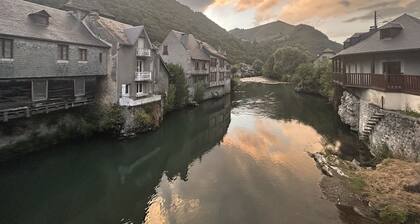 Quiet house at the foot of the Pyrenees